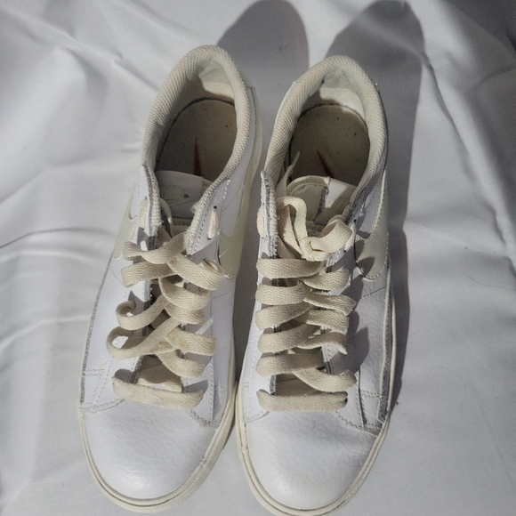 Nike Size 6 Shoes - Picture 7 of 7